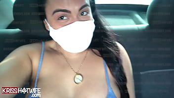 Kriss Hotwife Puta Safada Se Exibindo No Uber e Deixa o Motorista Pegar Nos Seus Grandes Peitos