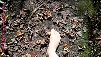 Kaum hat man die Schuhe aus - sind die Füße in Nylon dreckig vom Waldboden
